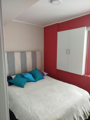 Habitación en Dpto con baño en el pasillo Santa Catalina- Límite San Isidro